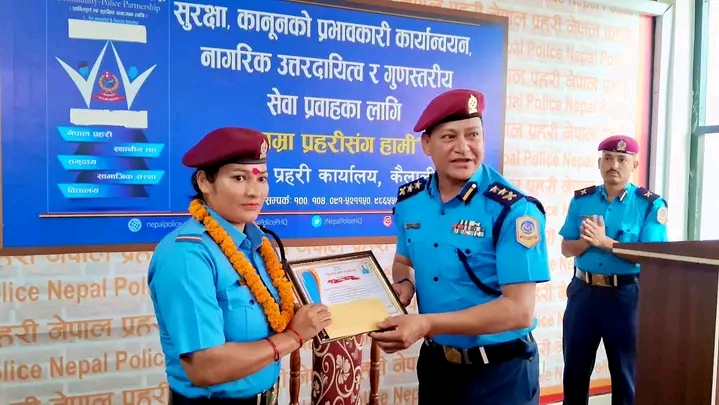 police0helping.jpg